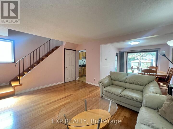 Photo de la propriété:  53 Empringham Crescent  ON L3R 3E9 