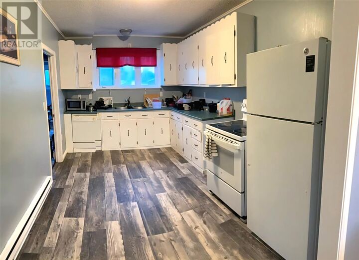 Property Photo:  28 Sherwood Place  NL A2N 1H1 