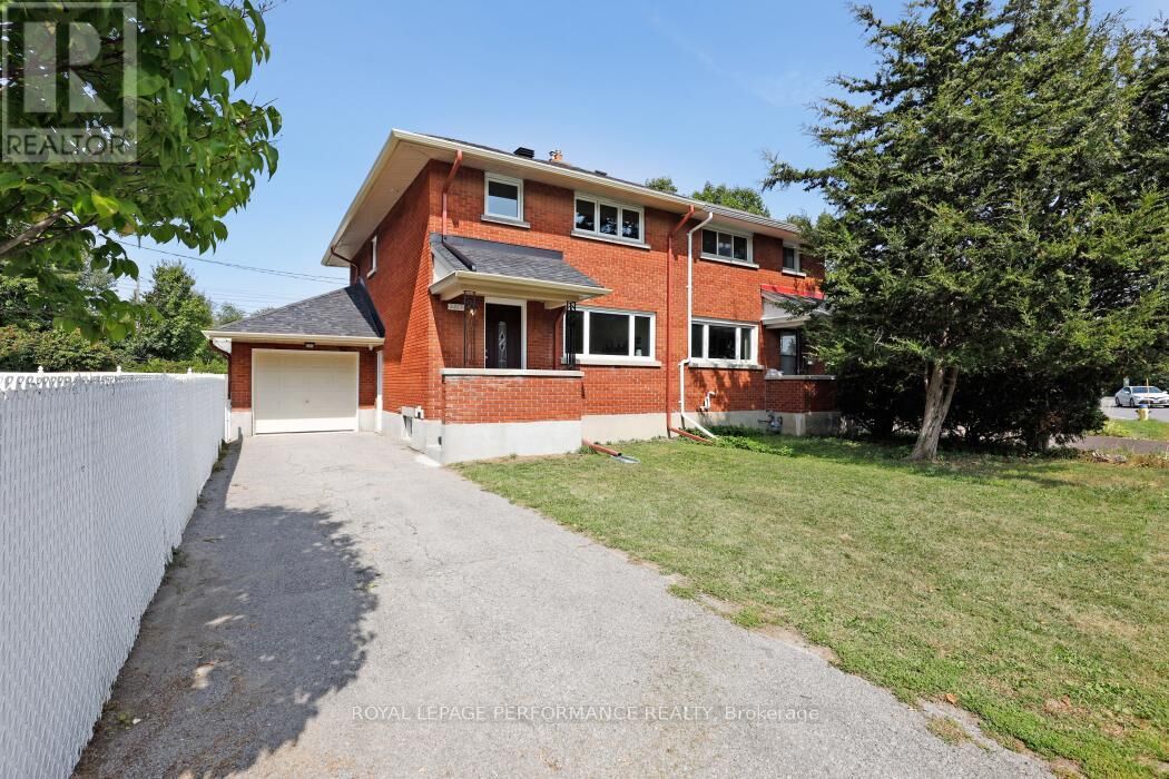 Property Photo:  2265 Iris Street  ON K2C 1C1 