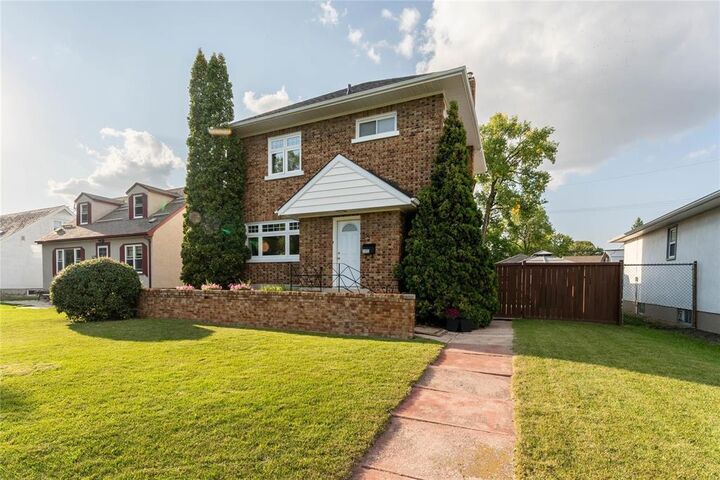 Property Photo: 307 Wavell Avenue MB R3L 1V3