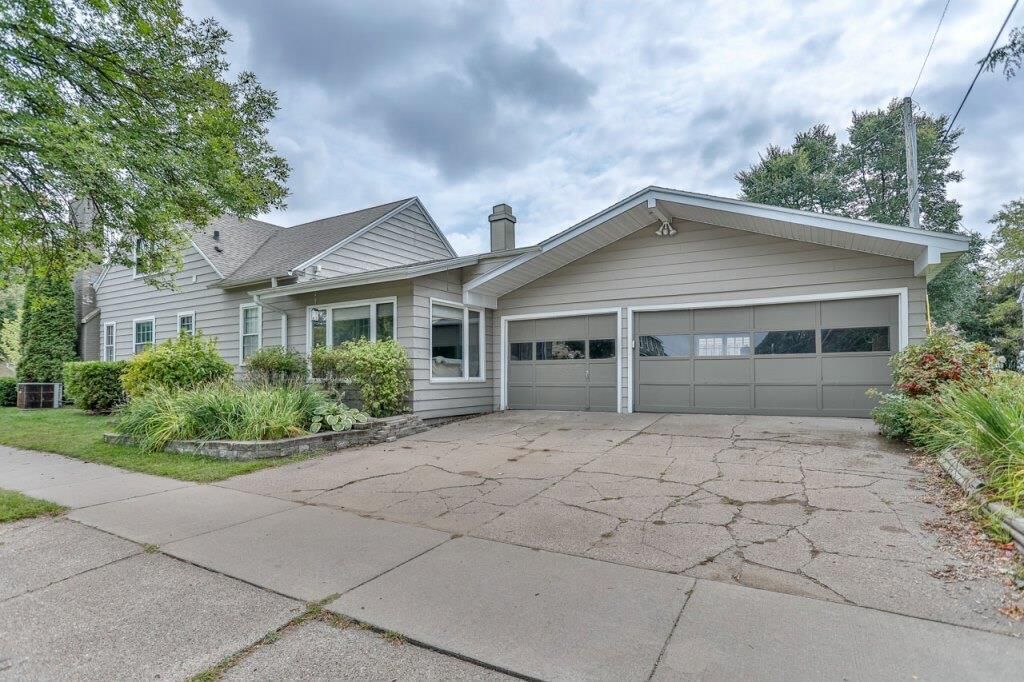 Property Photo: 2102 Lamont Street WI 54403