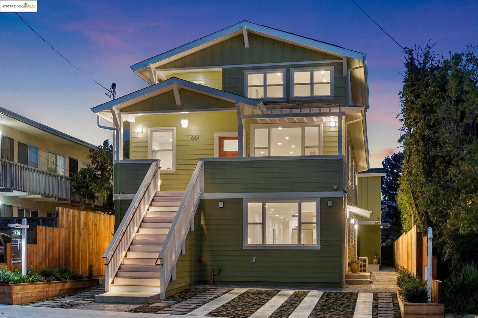 Property Photo:  667 Alcatraz Ave  CA 94609 