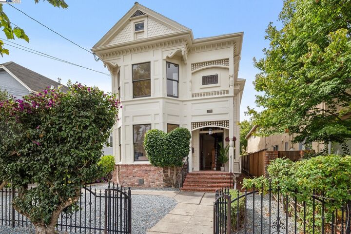 Property Photo: 2120 Encinal Ave CA 94501