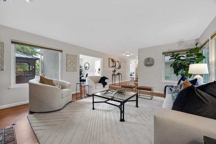 Property Photo: 651 Derbyshire Place CA 94526