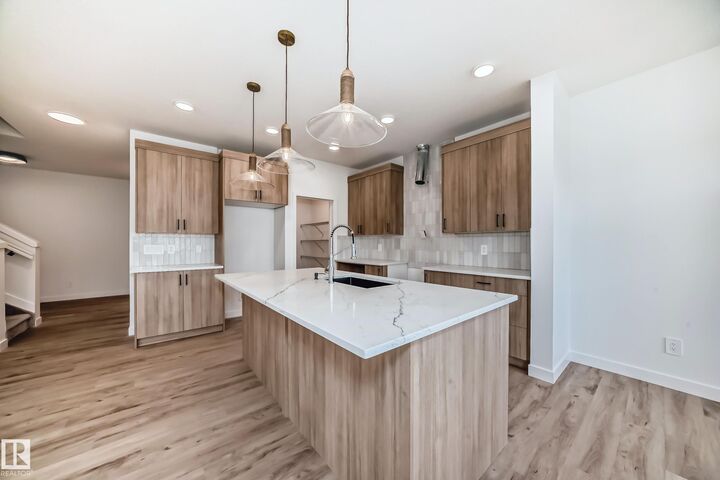 4239 206 Street NW  Edmonton AB T6M 3E3 photo