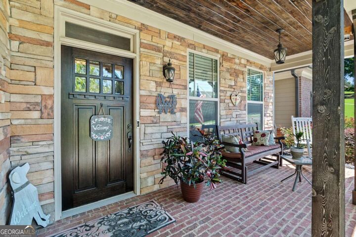 Property Photo: 410 Meadow Lake Terrace GA 30548