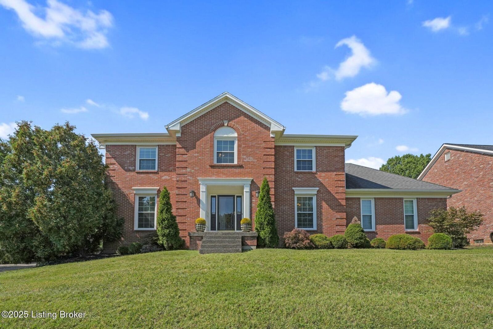 Property Photo:  606 Wickfield Dr  KY 40245 