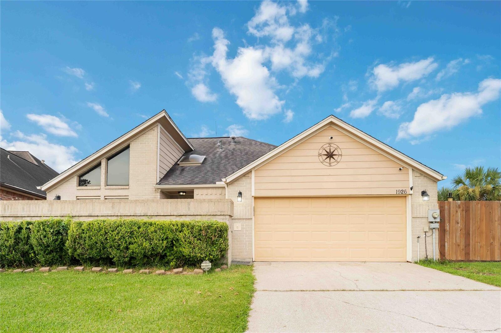 Property Photo:  1926 Mosa Creek Court  TX 77017 