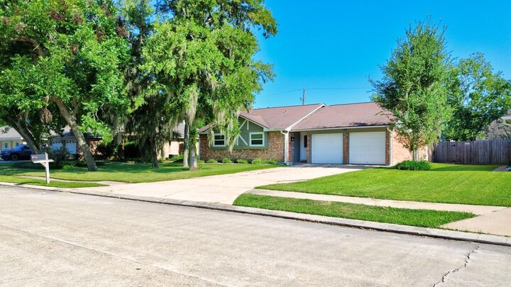 Property Photo:  122 Cottonwood Street  TX 77566 