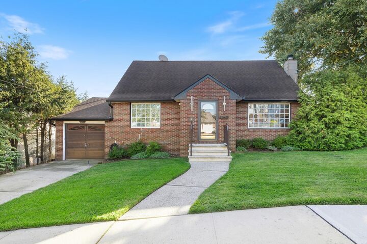 Property Photo:  4 Gail Pl  NJ 07094 