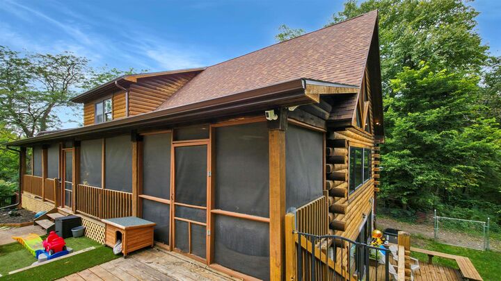 Property Photo:  99 SE 7th Avenue  IA 50677 