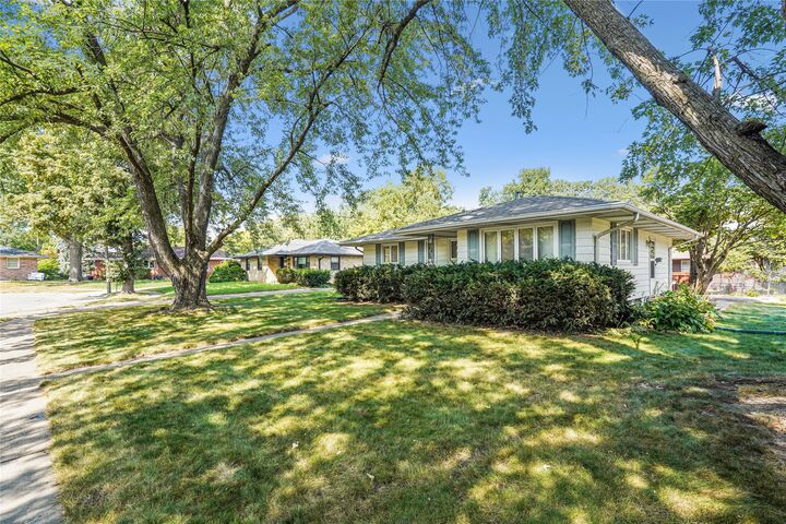 Property Photo:  4301 Aurora Avenue  IA 50310 