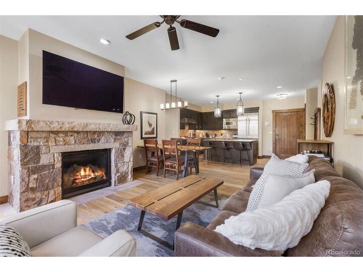 Property Photo:  