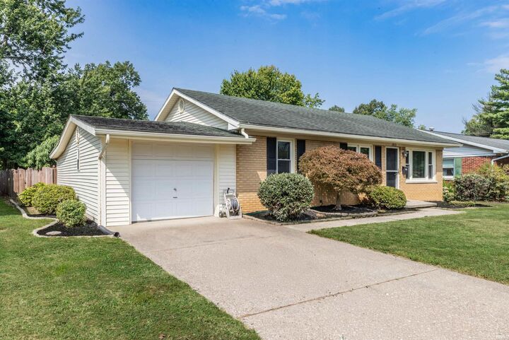 Property Photo:  1813 S Fairlawn Avenue  IN 47714 