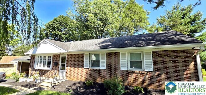 Property Photo: 1009 Debbie Lane PA 18103