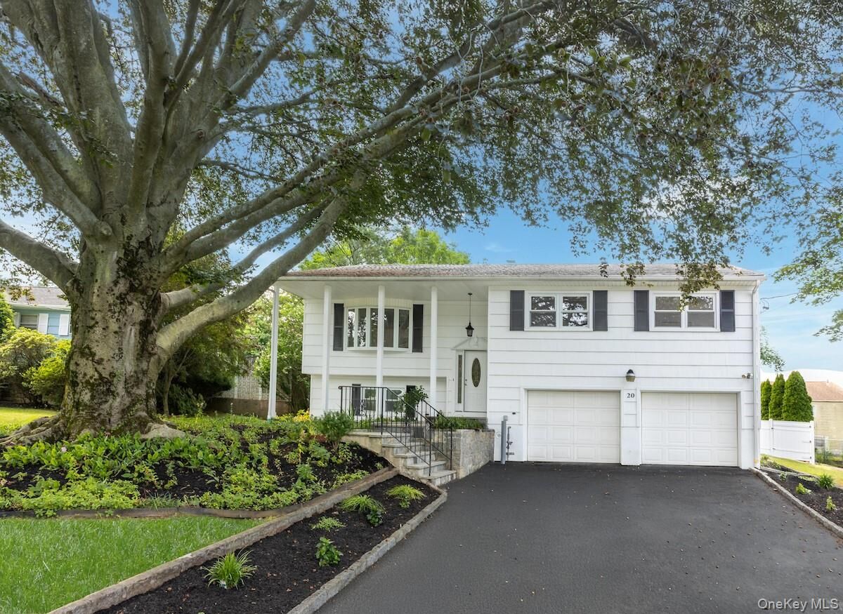 Property Photo:  20 Overlook Road  NY 10522 