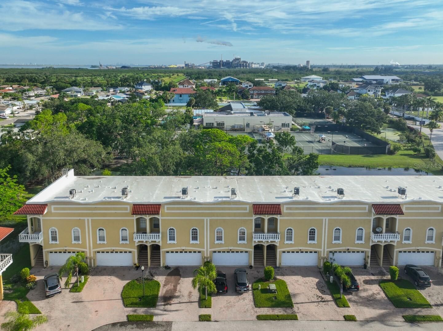 Property Photo: 517 Villa Treviso Court FL 33572