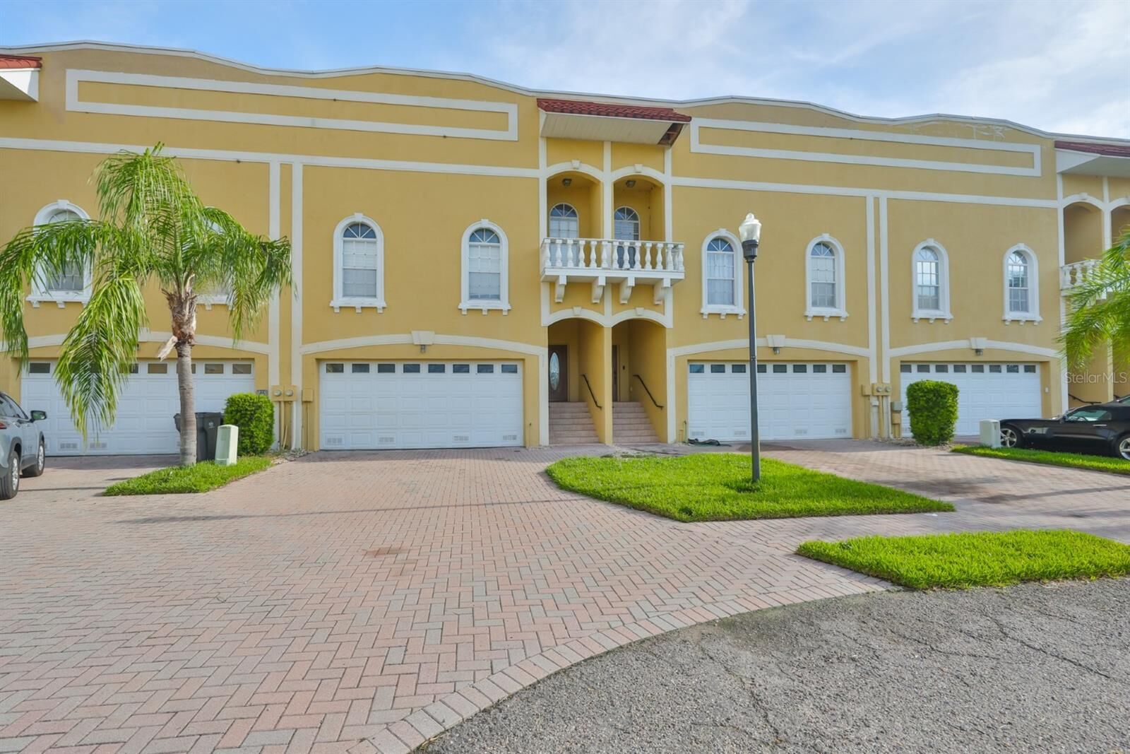 Property Photo: 517 Villa Treviso Court FL 33572