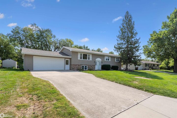 Property Photo: 203 Valley View Circle IA 50201