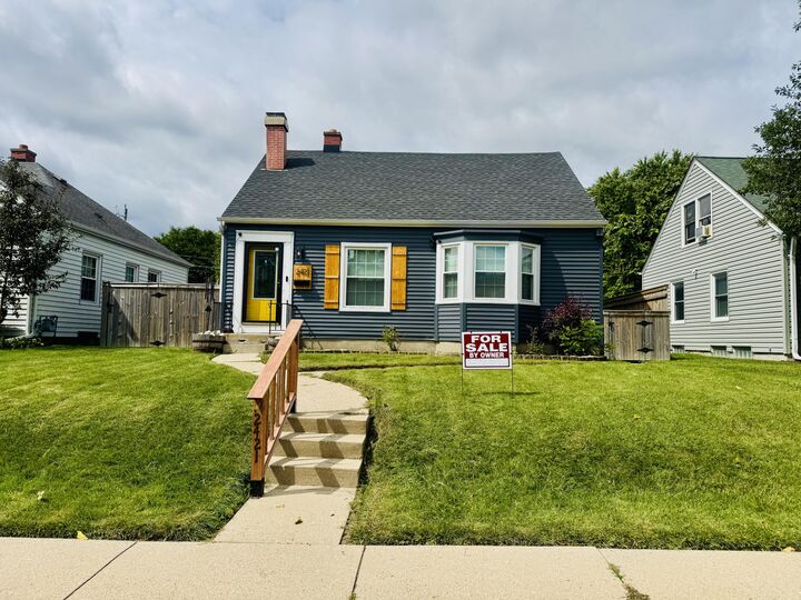 2421 S 65 St  West Allis WI 53219 photo