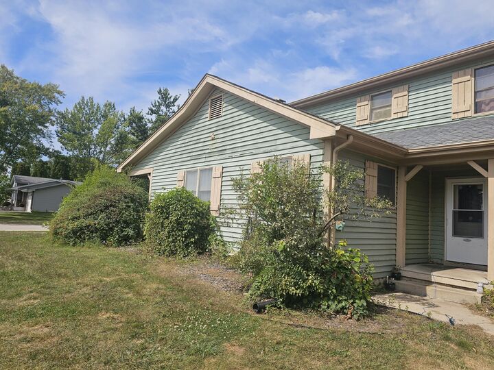264 Parkview Dr  Burlington WI 53105 photo