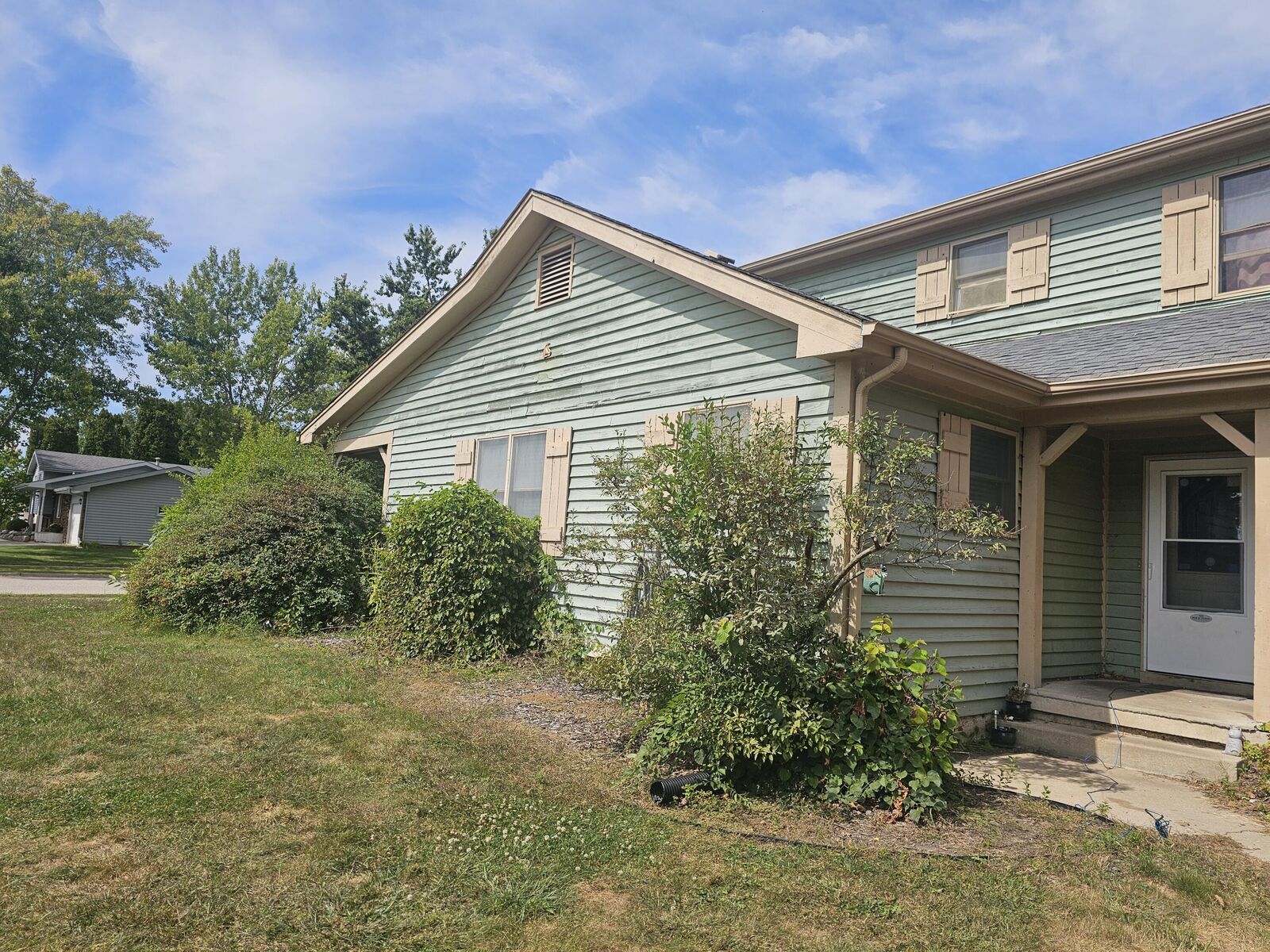 Property Photo:  264 Parkview Dr  WI 53105 