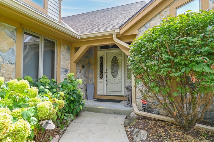 Property Photo: N19w22081 Fox View Ct 2B WI 53186