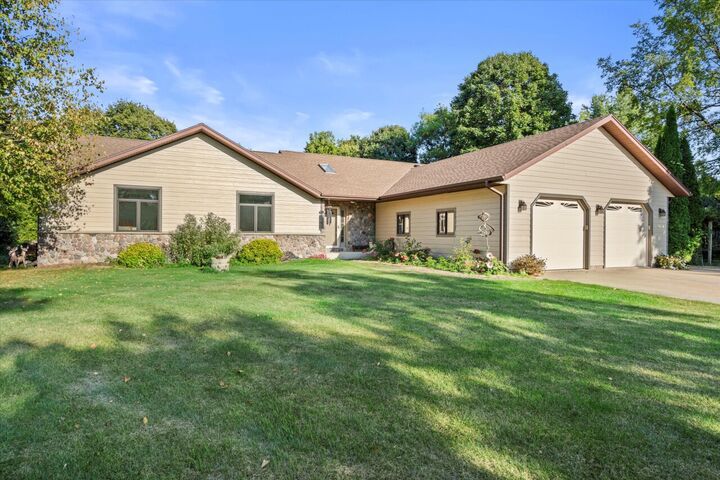 1882 Butternut Ln  Cedarburg WI 53024 photo