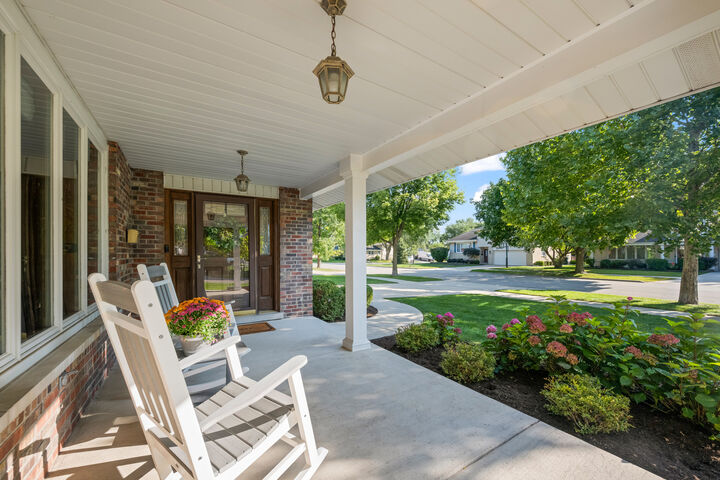Property Photo:  1306 S Walnut Avenue  IL 60005 