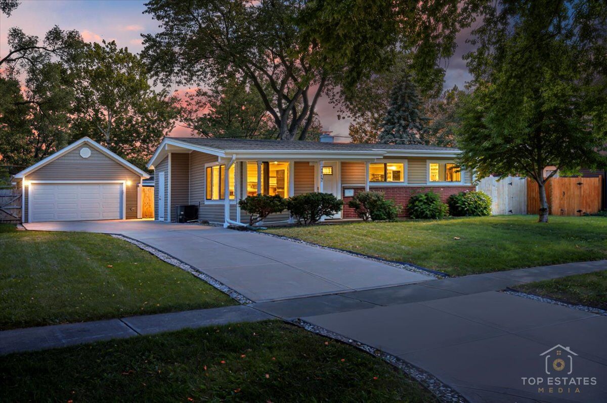 Property Photo: 2807 Martin Lane IL 60008