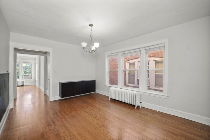 Property Photo: 5436 W Dakin Street IL 60641