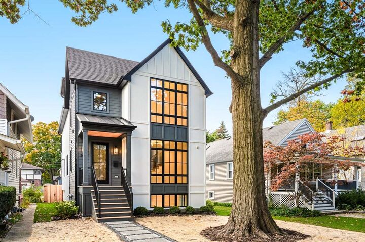 2422 Grant Street  Evanston IL 60201 photo