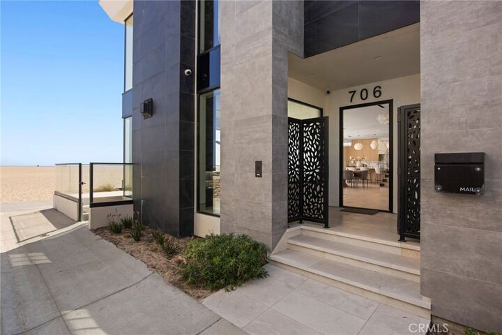 Property Photo:  706 W Oceanfront  CA 92661 