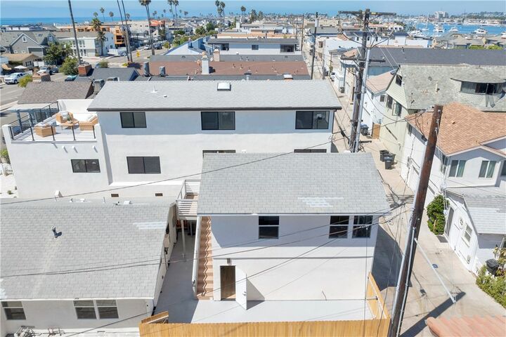 Property Photo:  806 W Balboa Boulevard 1/2  CA 92661 