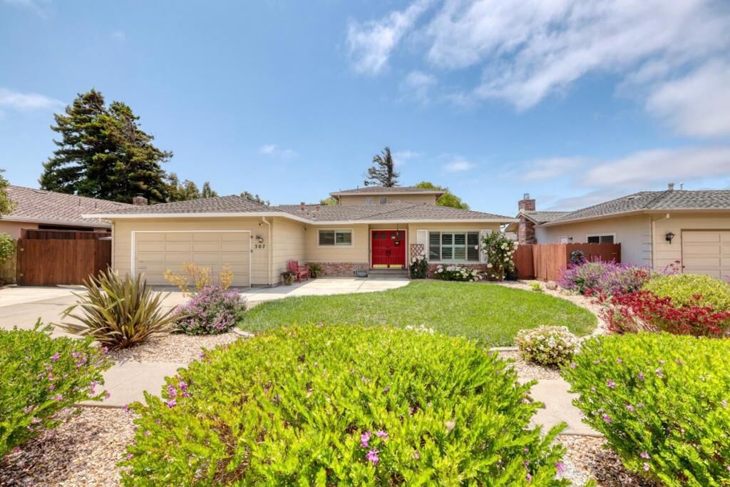 Property Photo: 307 De La Vina Way CA 93901