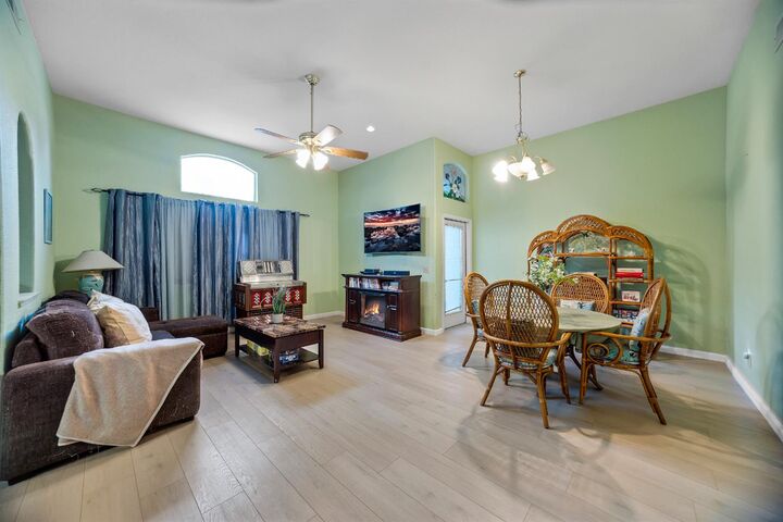 Property Photo: 7100 Sunbridge Lane CA 95828