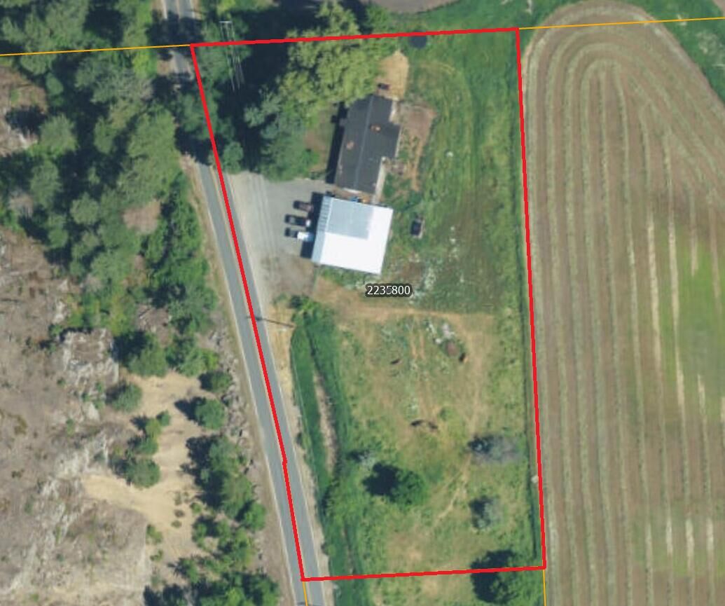 Property Photo:  585 Valley Westside Rd  WA 99114 