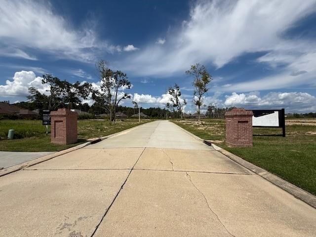 Property Photo: 242 La Chenier Drive LA 70461