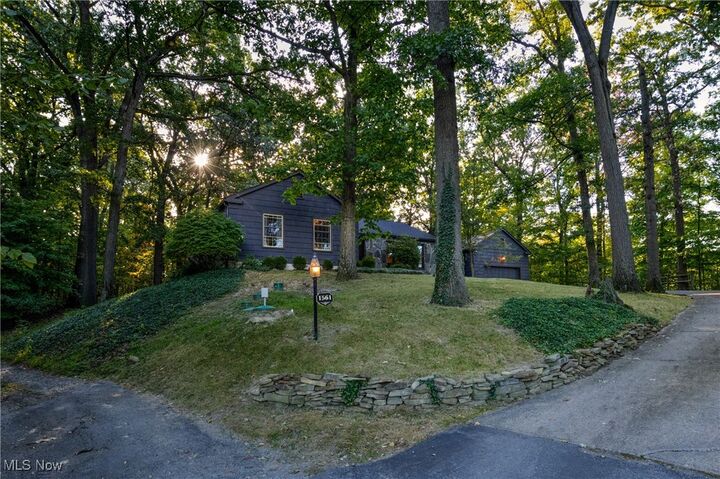 Property Photo: 1561 Niles Cortland Road SE OH 44484