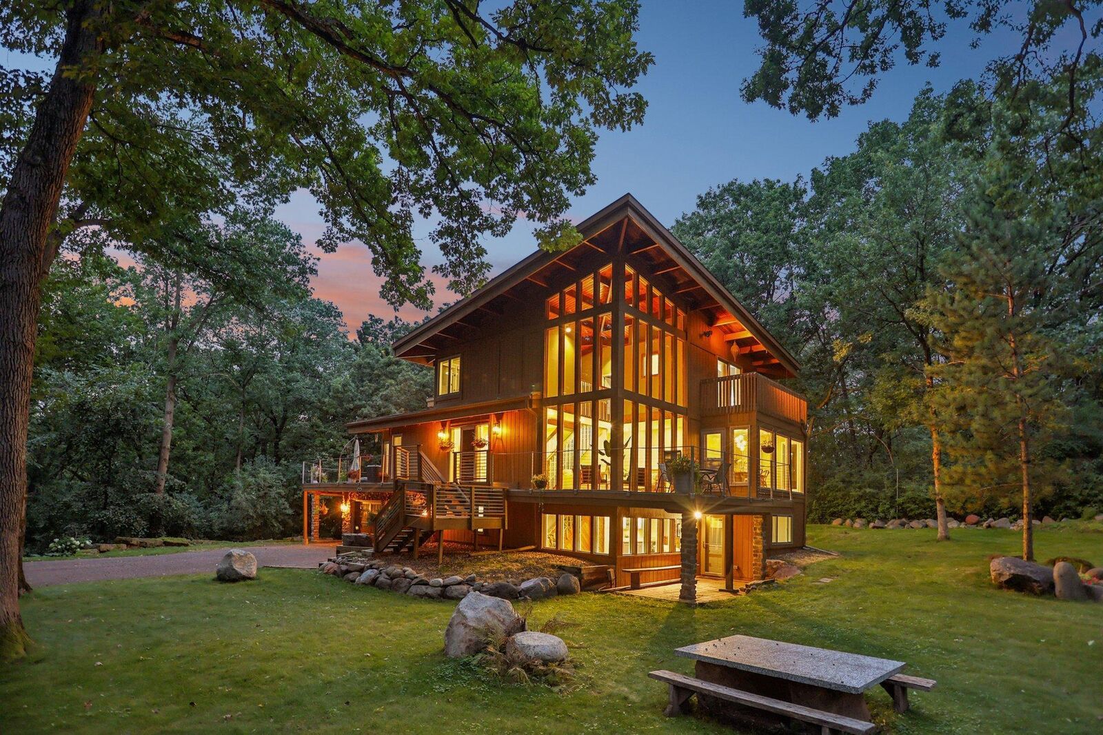 Property Photo:  2404 Sherwood Hills Road  MN 55305 