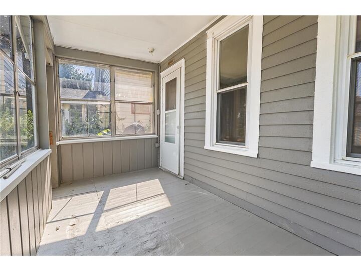 Property Photo:  324 Van Buren Avenue  MN 55103 