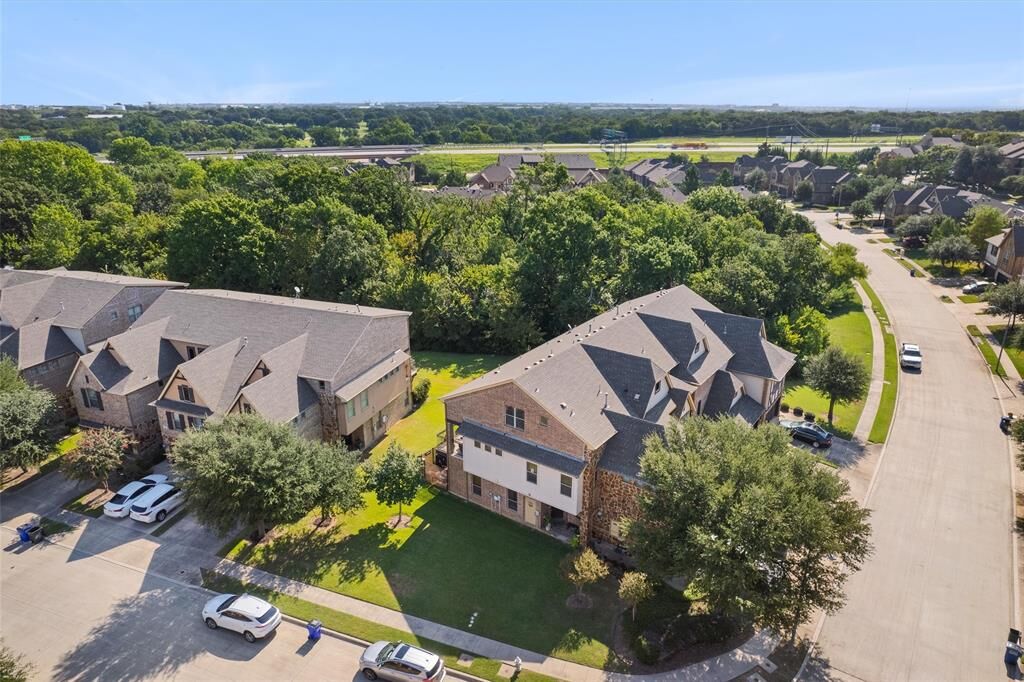 Property Photo: 925 Brook Forest Lane TX 76039