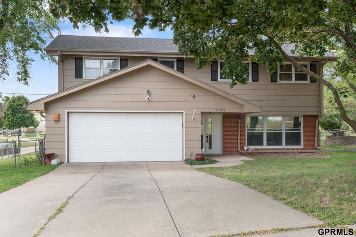 5406 N Oaks Boulevard  Omaha NE 68134 photo