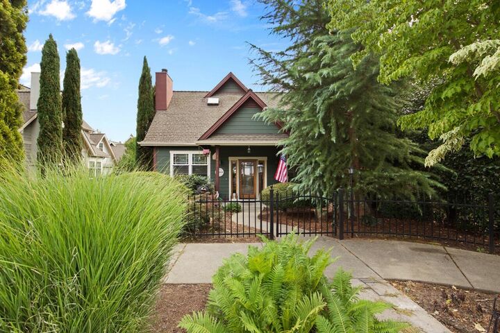 Property Photo:  1613 SW I Street  OR 97526 