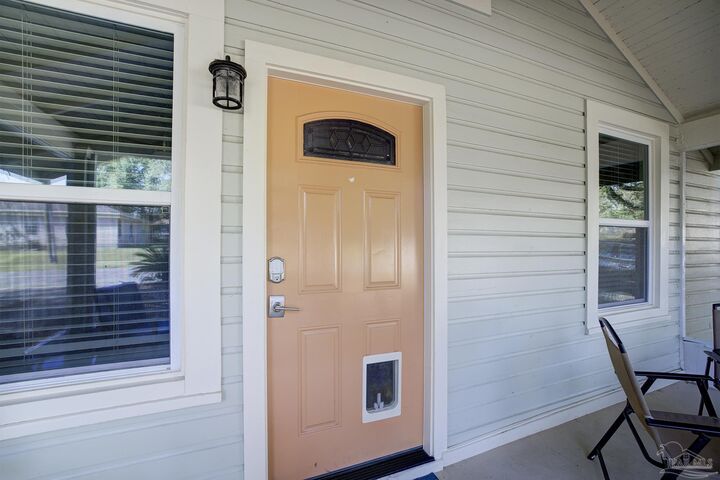 Property Photo:  1205 W Belmont St  FL 32501 