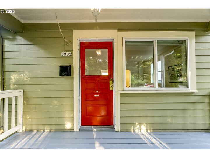 Property Photo:  8982 N Exeter Ave  OR 97203 