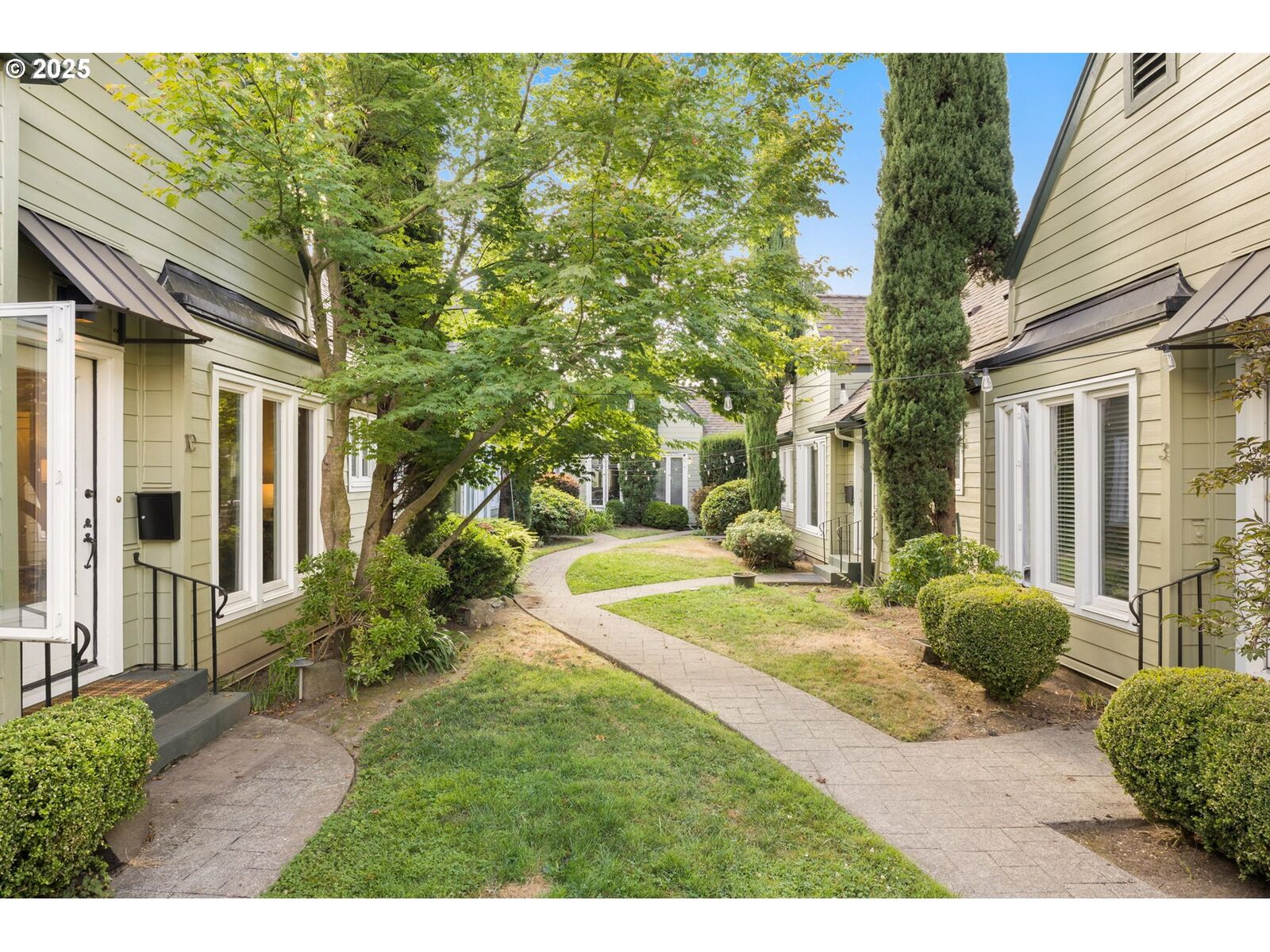 Property Photo:  1411 SE 30th Ave 10  OR 97214 