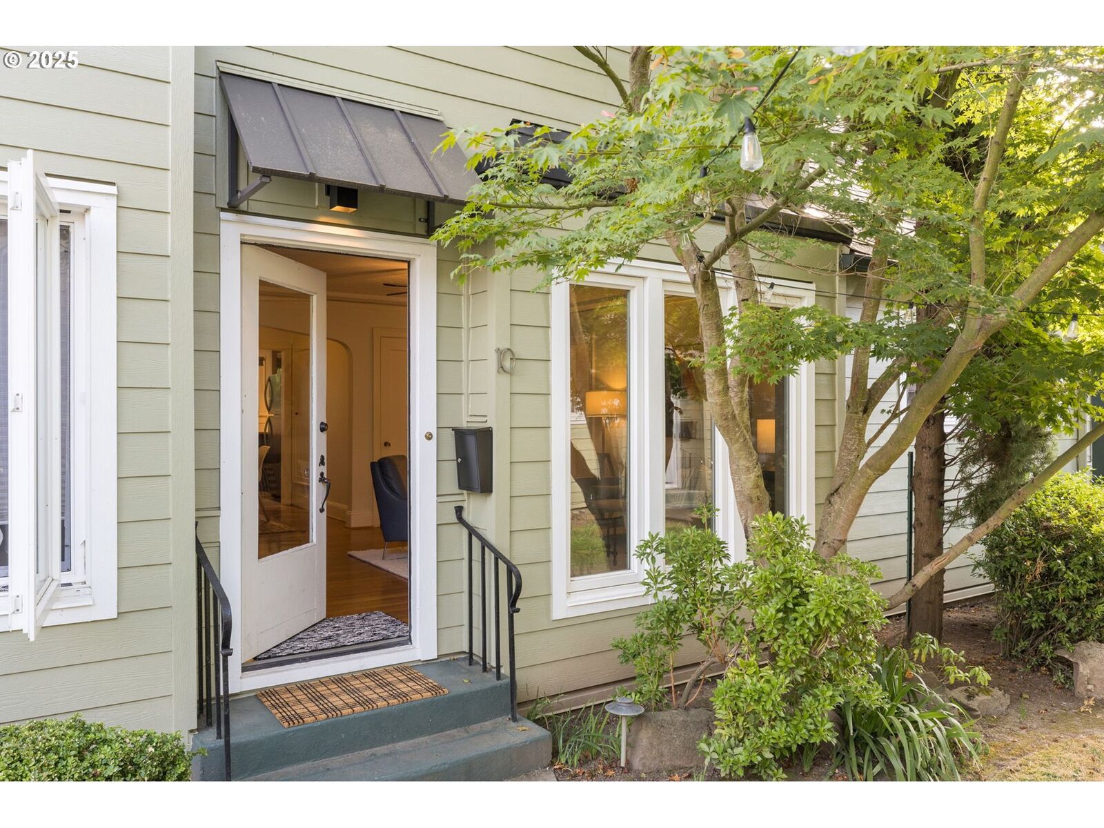 Property Photo: 1411 SE 30th Ave 10 OR 97214