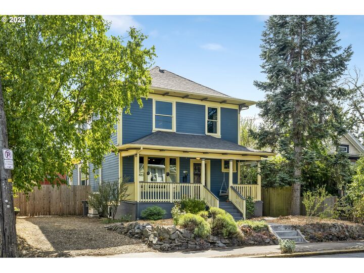 Property Photo:  532 NE Church St  OR 97211 