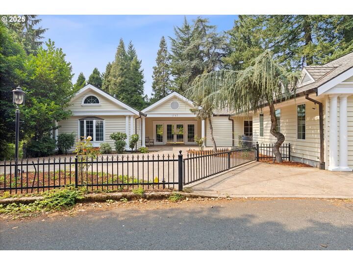 Property Photo: 1757 SW Prospect Dr OR 97201